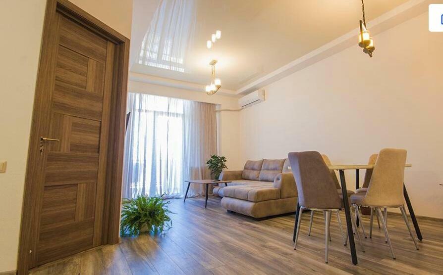 Tikas Home Апартаменты ティビリシ エクステリア 写真
